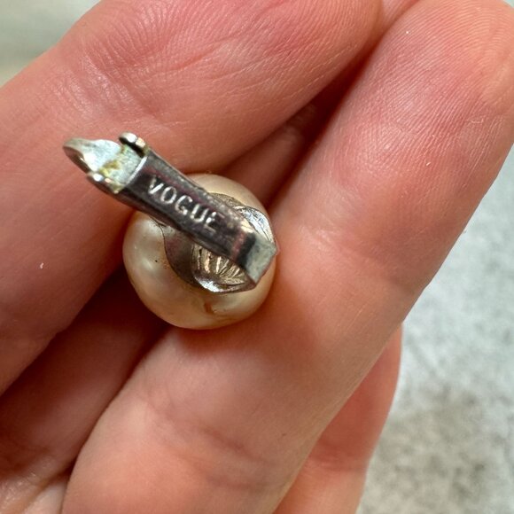 Vintage Vogue Faux Pearl Clip-On Earrings classic fashion retro - Picture 4 of 7